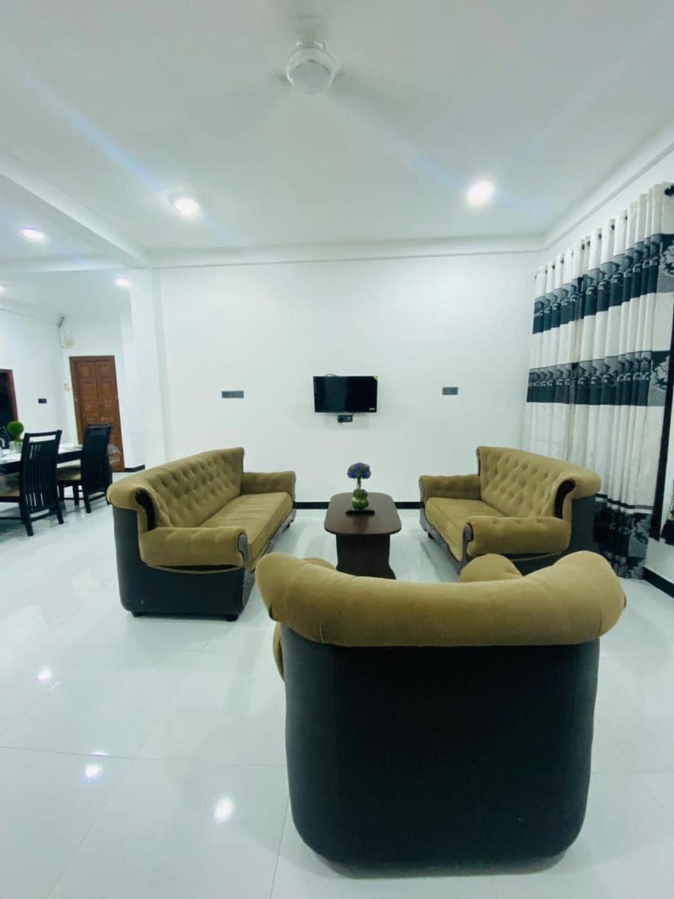 Lalitha Holiday Inn Джафна Екстер'єр фото