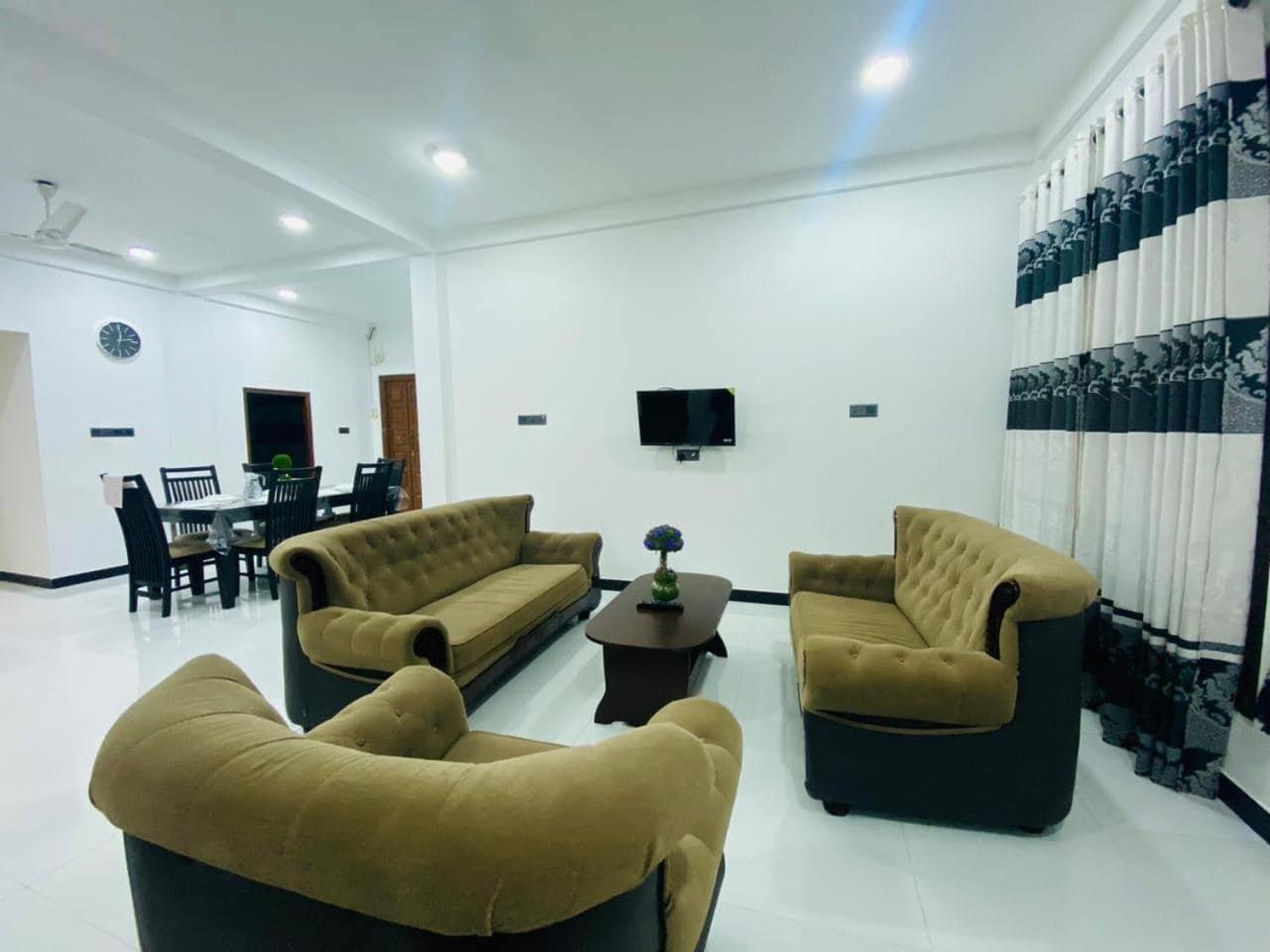 Lalitha Holiday Inn Джафна Екстер'єр фото