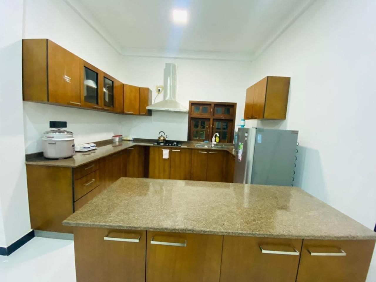 Lalitha Holiday Inn Джафна Екстер'єр фото